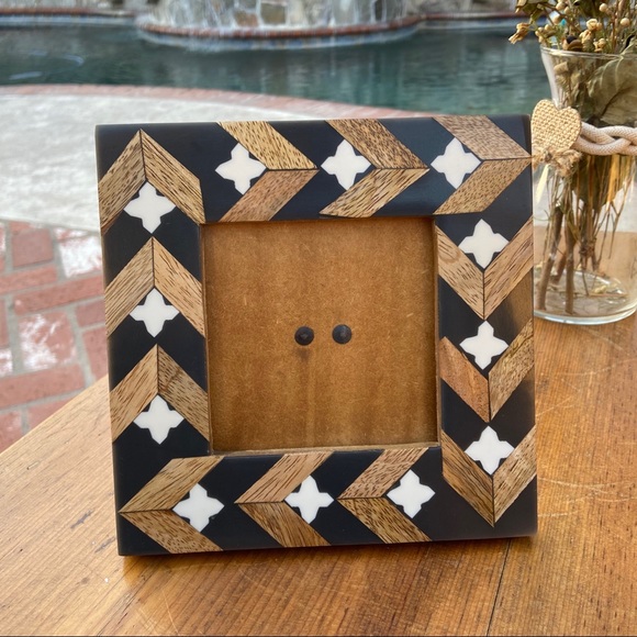 Pair of Picture Frames 🖼 - Picture 2 of 7